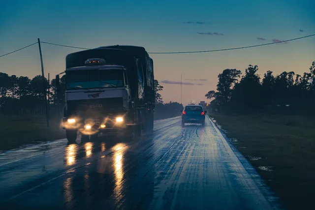 night, truck, road, big truck, car wallpapers, delivery truck, cargo truck, traffic, street, car, vehicles, transportation, transport, delivery, logistics, driving. Markets where a moving company thrives for owner-operators