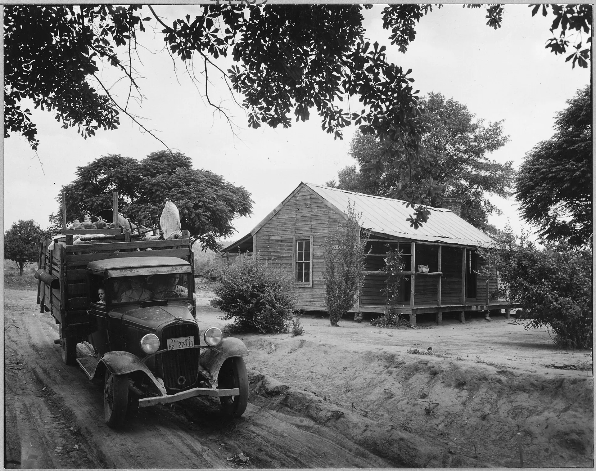 Scope and content: Full caption reads as follows: Coosa Valley, Alabama. Local family moving off of government reservation to make room for bag loading plant development. (Talladega). Average Long Distance Moving Estimate for a 3-Bedroom House
