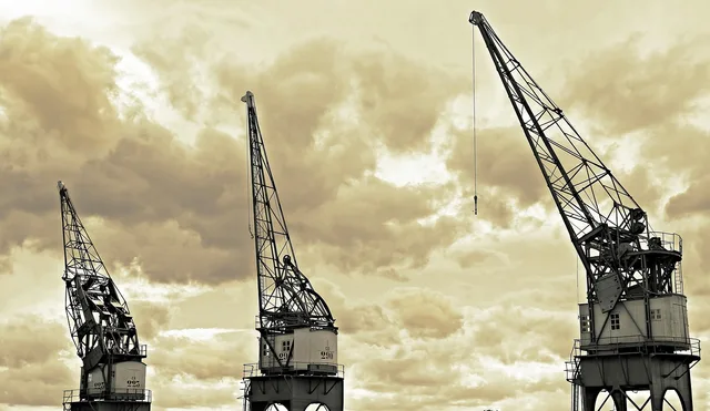 port cranes, nature, harbor cranes, heaven, clouds, industry, port, cranes, shipping, loading cranes, freight transport, transport, general cargo, loading, unload, loading and unloading. A monthly KPI routine for a moving company