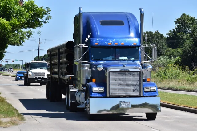 pipeline, plumbing, pipes, 18 wheeler, truck, construction, delivery, moving services, equipment, connection, copper, steel, tubing, pipe, nature, repair, water, electric blue, blue, road, highway, driving, long, haul, trees, energy. What a moving company needs to operate legally